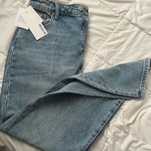 really cute wide leg jeans. brand new they just don’t fit ! true size 29